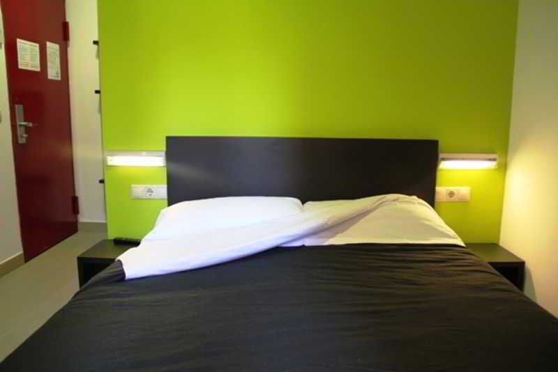 Room00 *