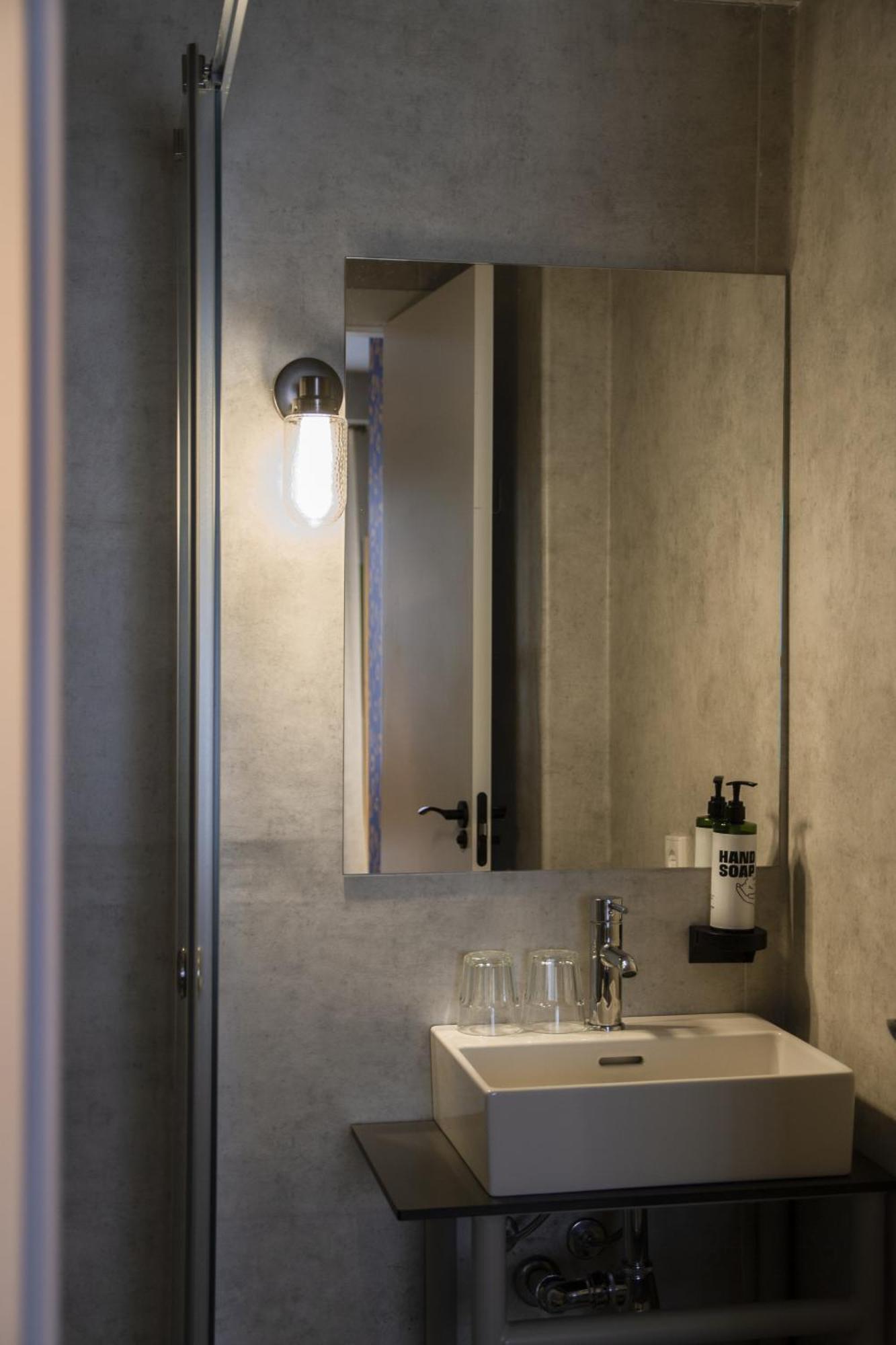 Room00 Ostello